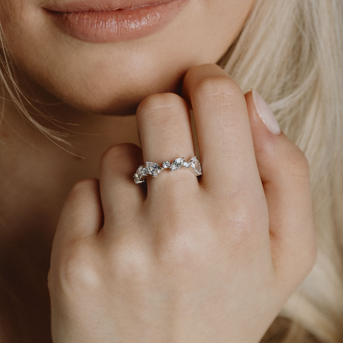 Silver ring with white zirconia, prong setting and different cuts