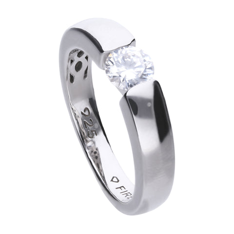 Solitaire ring, embedded setting .5qt