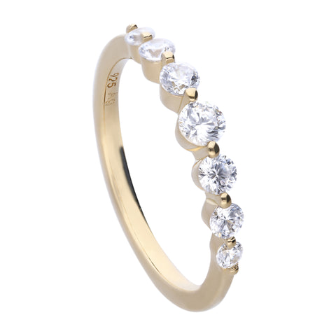 Classic golden ring with zirconia and prong setting