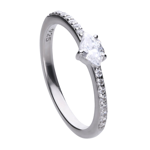 Silver fine ring with a white zirconia, prong setting and kiss me cut