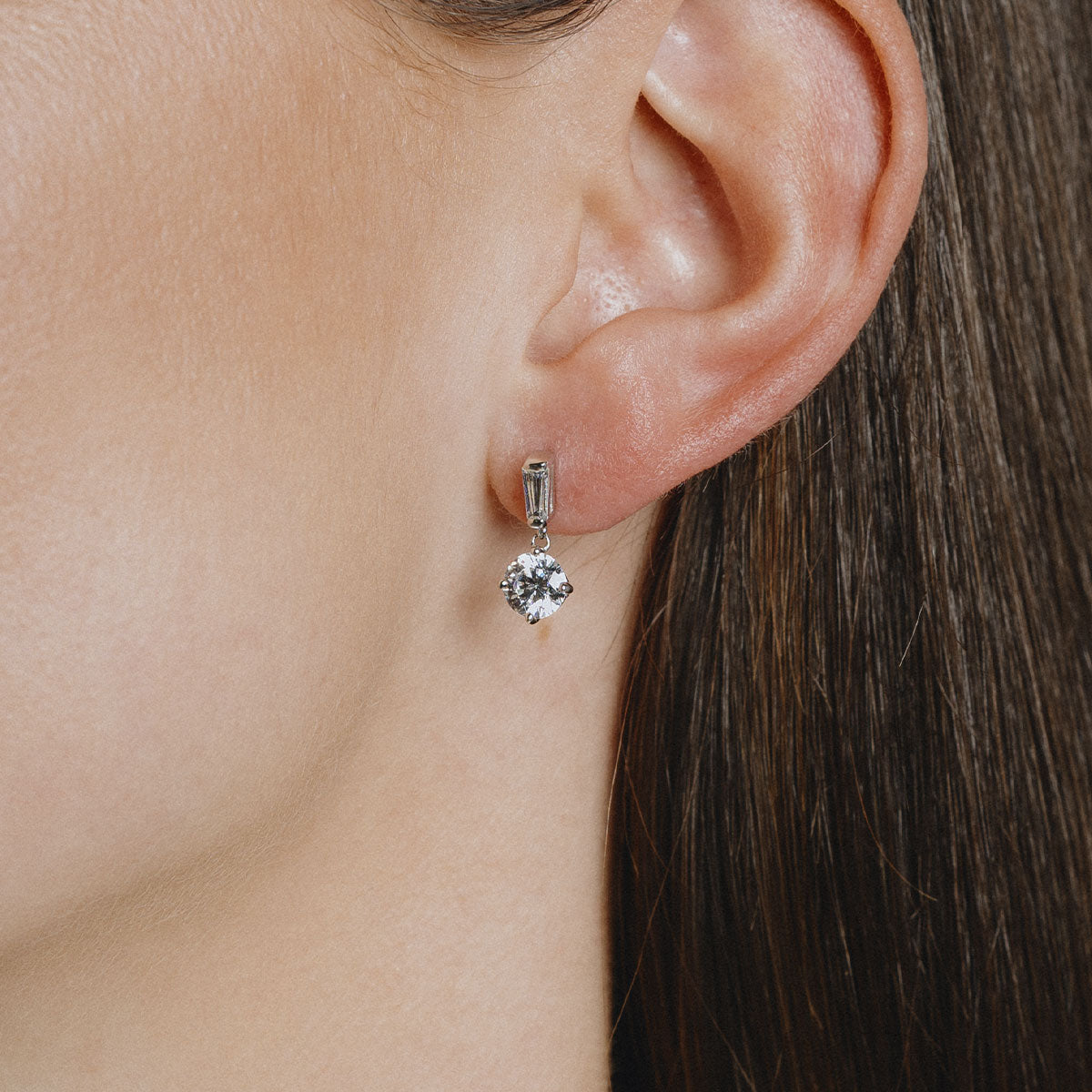 Silver earrings with white zirconia