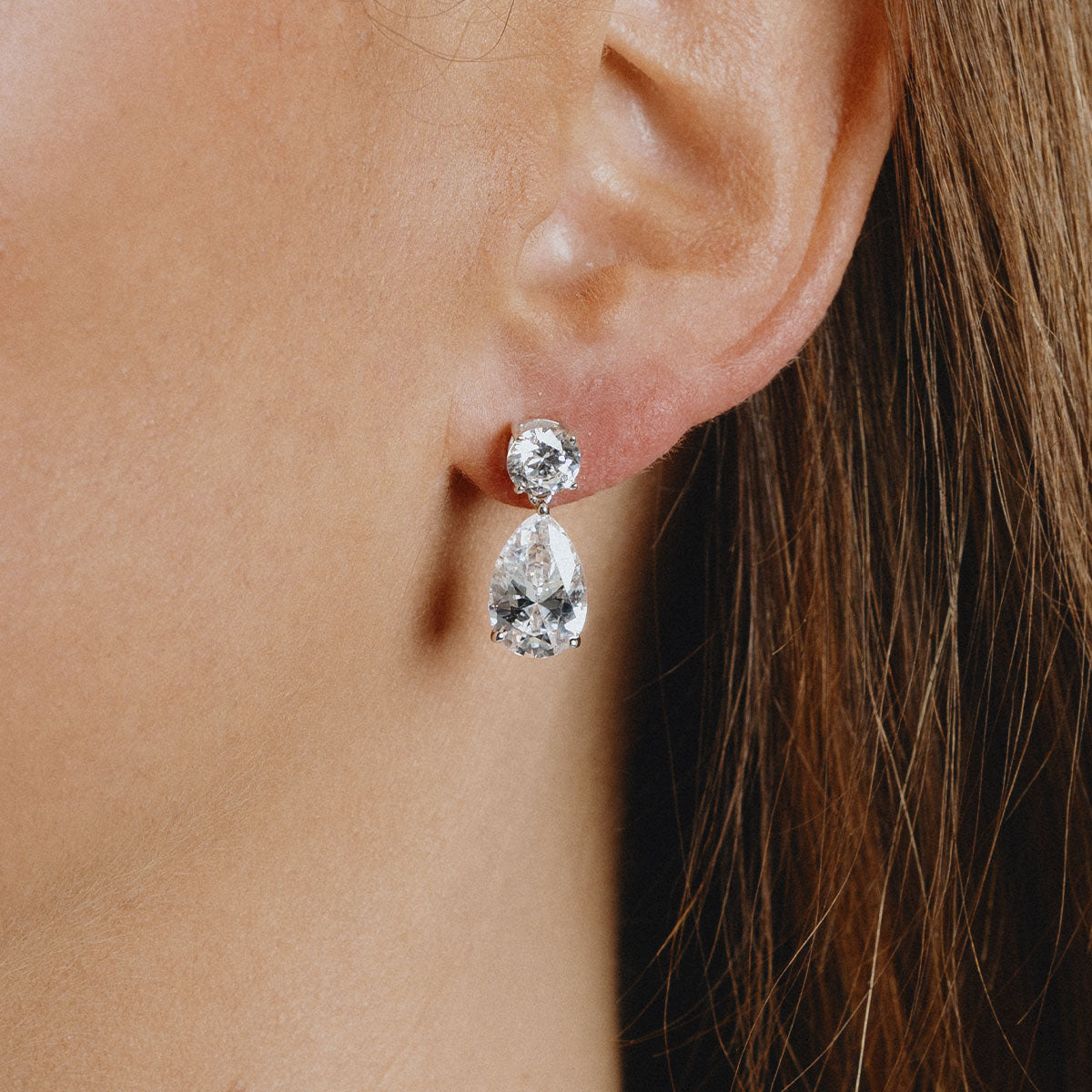 Teardrop shape silver earrings with white zirconia