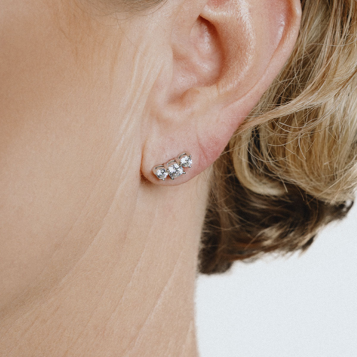 Cluster silver earrings with a white zirconia and prong setting