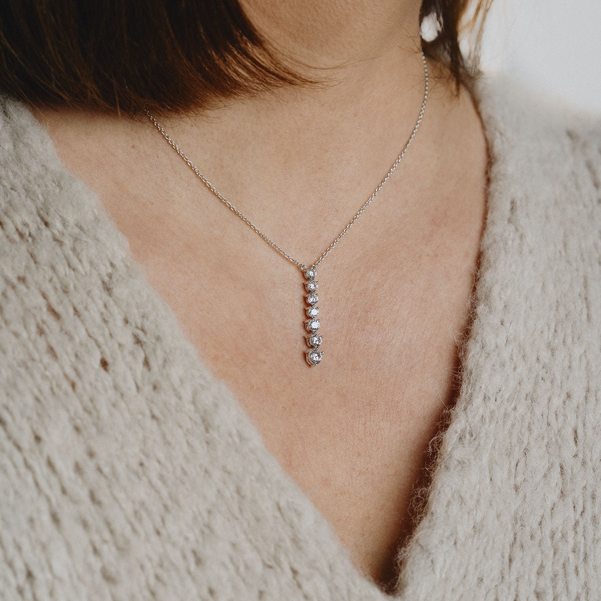 Silver stick necklace with white zirconia